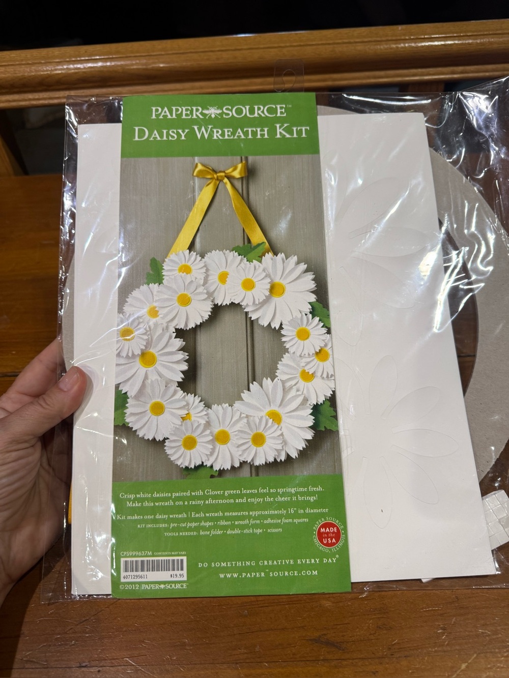PAPER SOURCE Daisy Wreath Kit